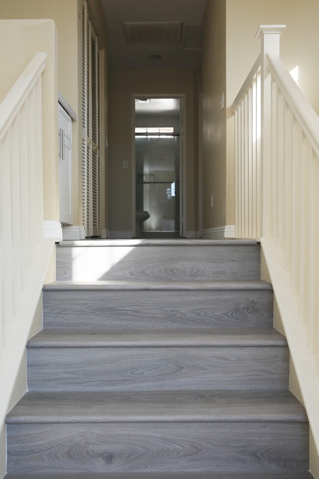 Building Photo - 42084 Orange Blossom Dr