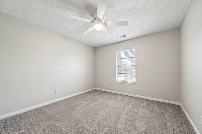 Building Photo - 11181 Ivy Dr