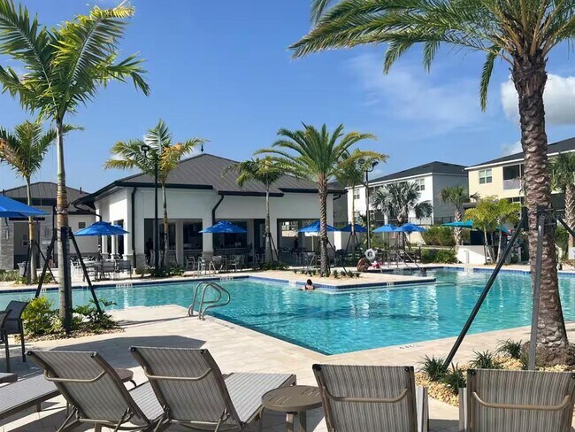 Building Photo - 1043 Splash Shot Pl