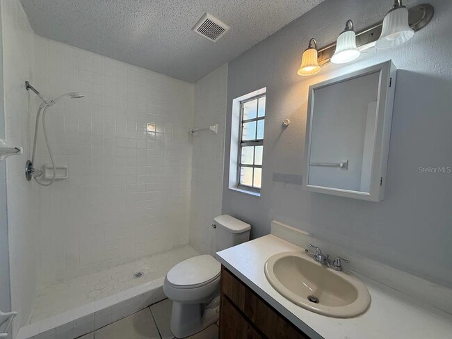 Building Photo - 3153 Bloomingdale Villas Ct