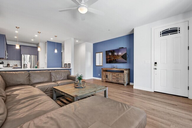 Building Photo - 717-21 Island Ct