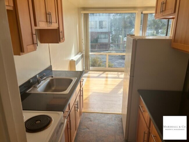 Building Photo - LAUREL HEIGHTS! Spacious 2 BR In Beautiful...