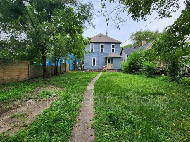 Building Photo - 636 S 7th St