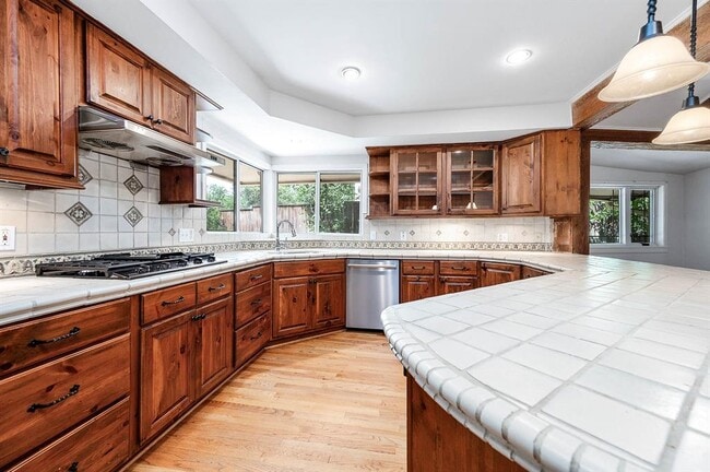 Building Photo - 6825 Bellgreen Dr