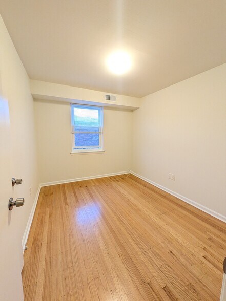 Building Photo - 12 Apel Ave