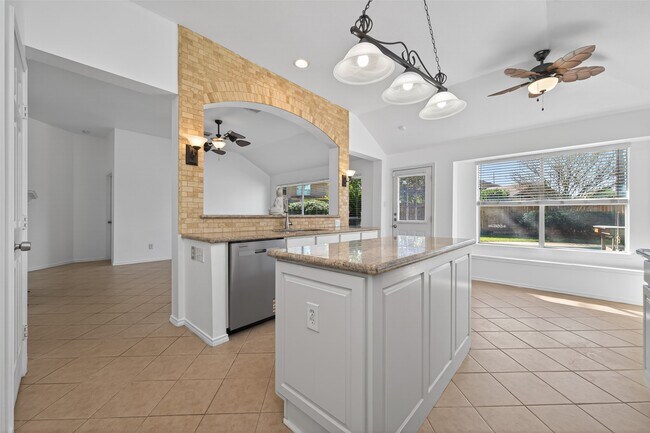 Building Photo - 15619 Winding Valley Dr