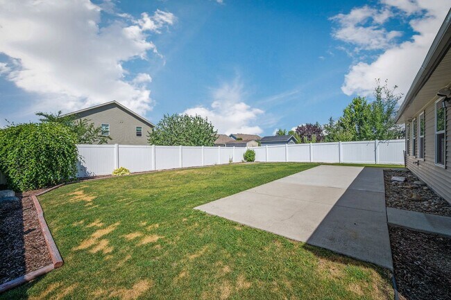 Building Photo - 3 bed 2 bath Rancher, Landings Community, CDA