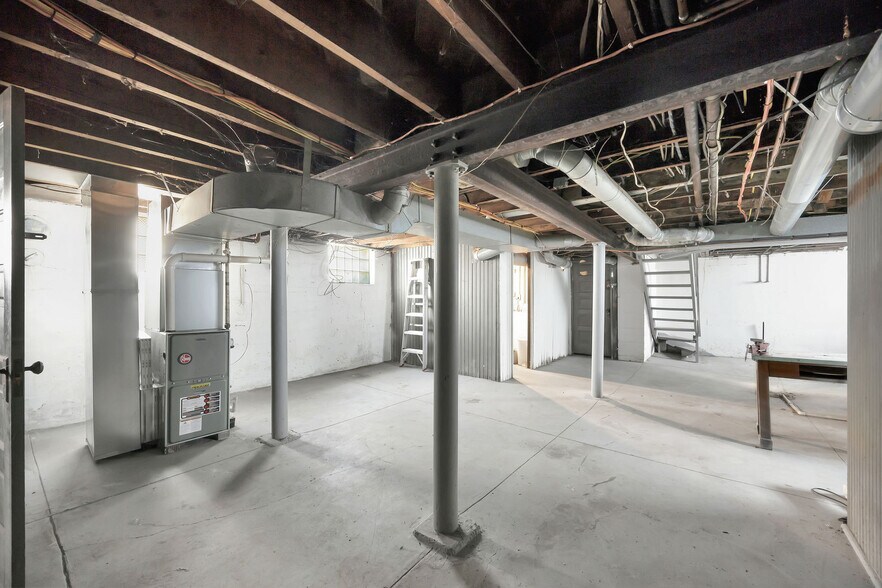 Building Photo - 6601 Iris Ave