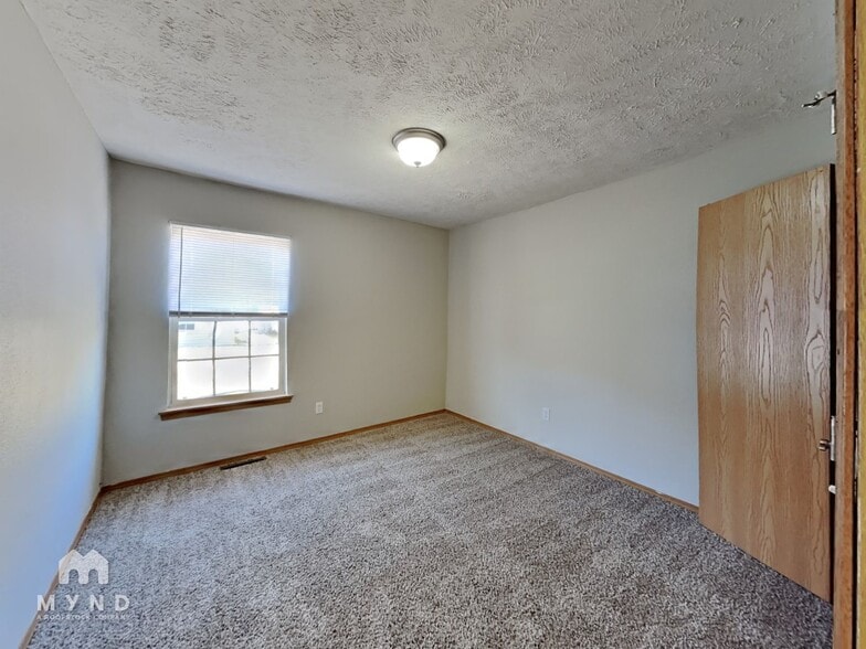 Building Photo - 1143 S Brown Ave