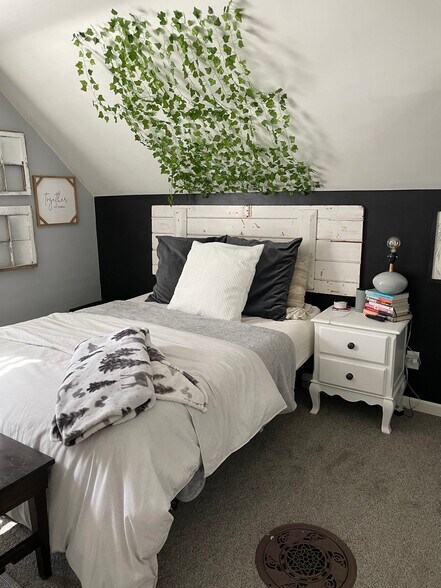 Queen size bed in bedroom upstairs. - 438 E 7th St