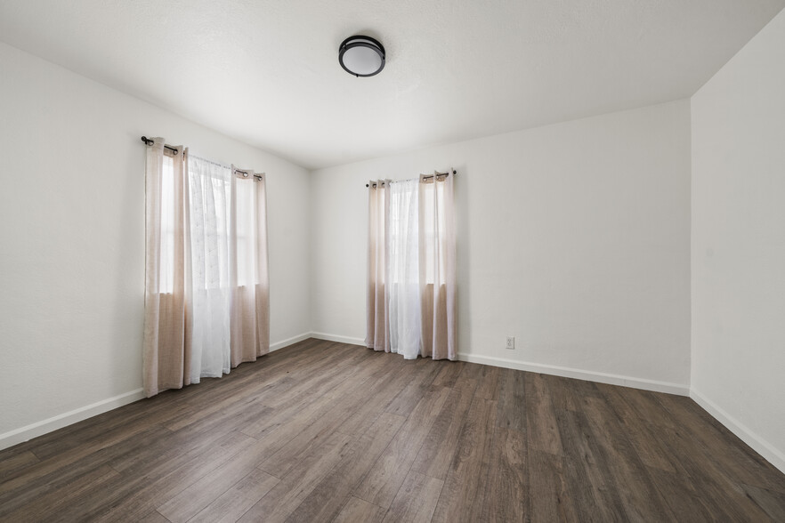 Building Photo - 6940 Woodley Ave