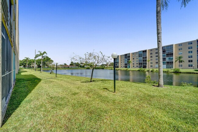 Building Photo - 301 SE 3rd St