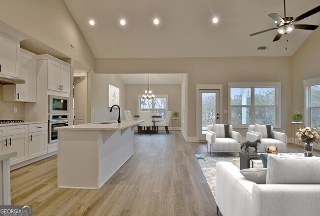 Building Photo - 190 Redhaven Dr