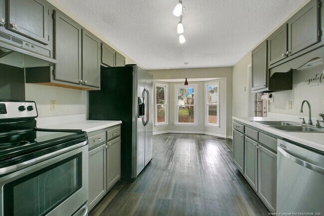 Building Photo - 5319 Thackeray Dr