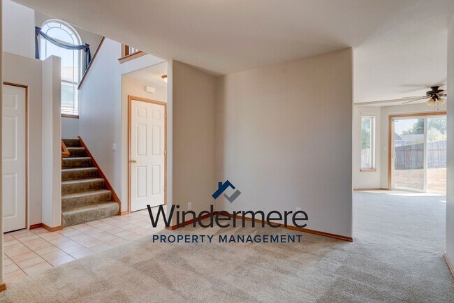 Building Photo - 4 Bedroom in Desirable Neighborhood