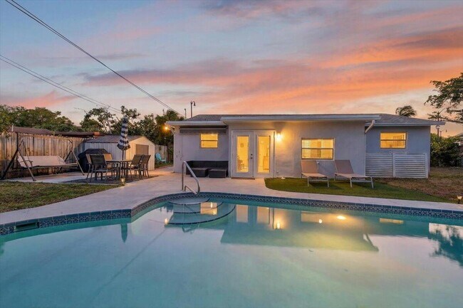 Building Photo - 110 NE 30th St