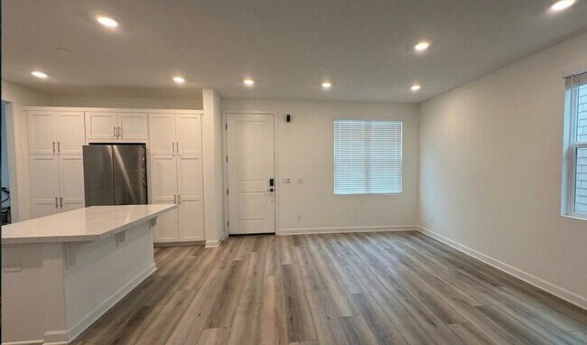 Building Photo - 1509 Painted Cave Ave