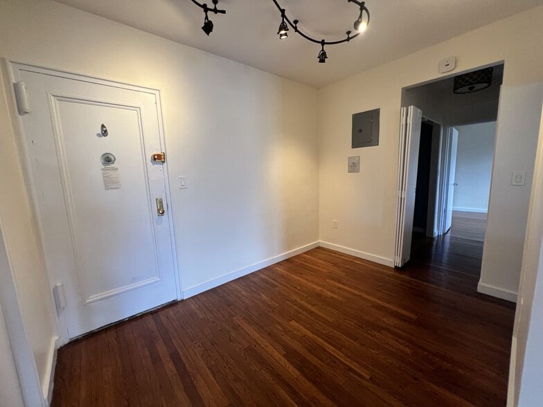 Building Photo - 50 Kenilworth Pl