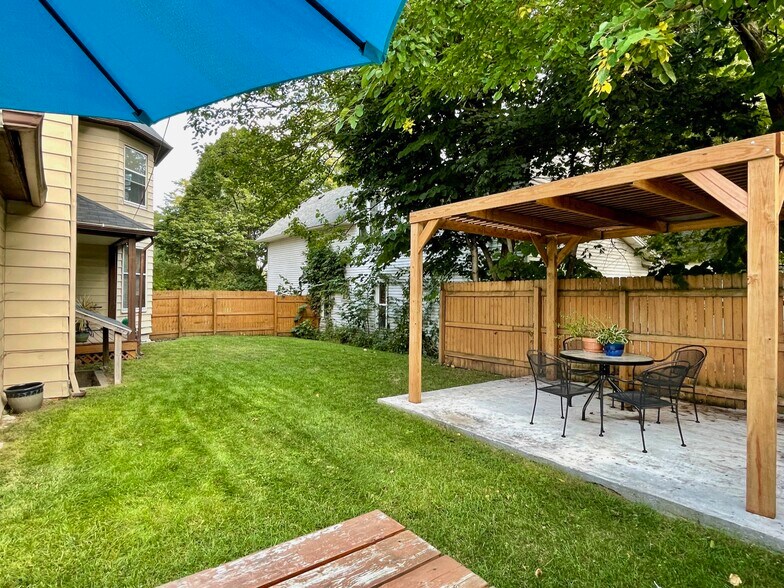 fenced in backyard with patio - 735 Livingston Ave NE
