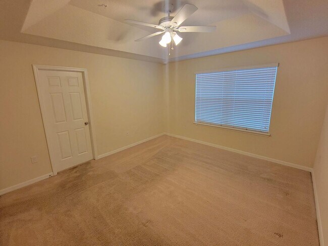 Building Photo - Hey! Yes ! You !