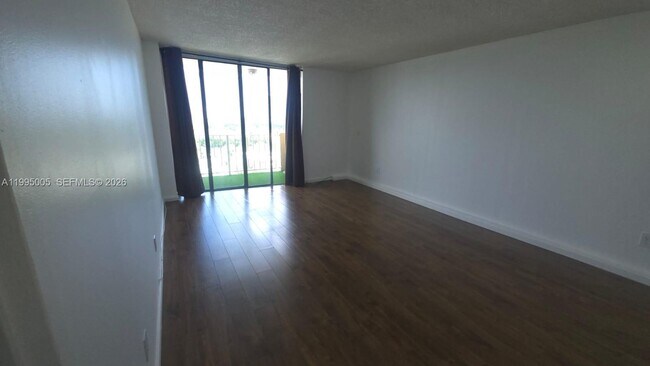 Building Photo - 2350 NE 135th St