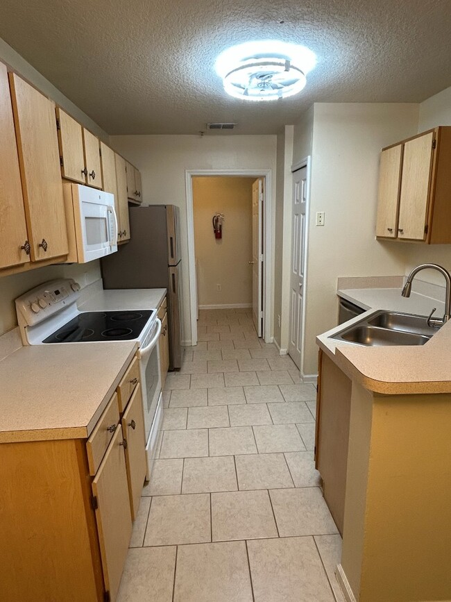 Building Photo - 6596 Swissco Dr