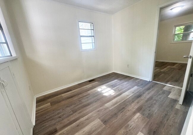 Building Photo - 1404 Kenton St