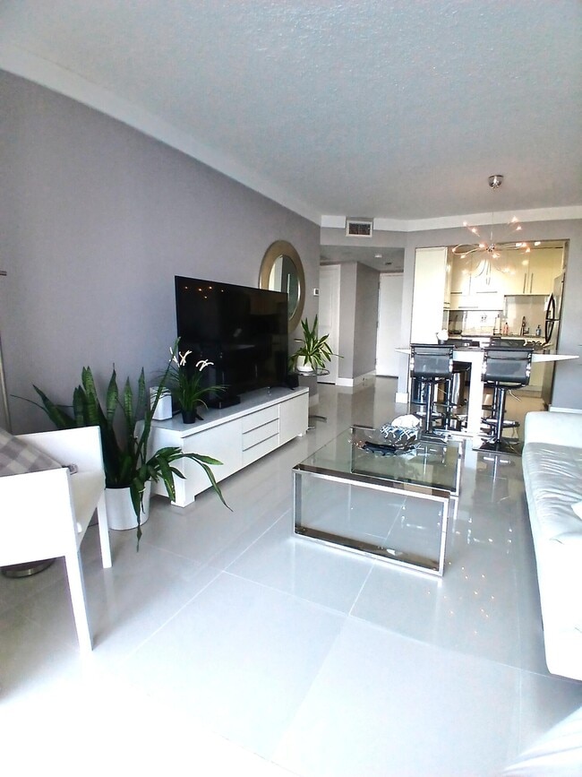 Building Photo - 1830 Embassy Dr