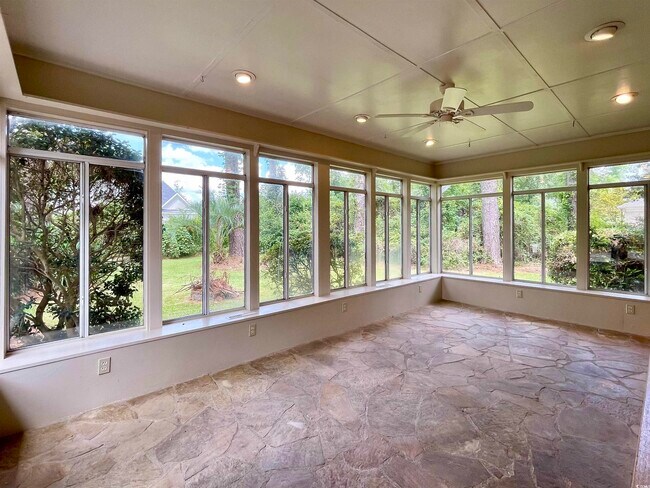 Building Photo - 219 Green Lake Dr