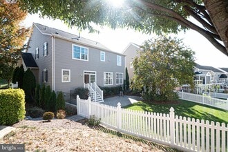 Building Photo - 42586 Ash Tree Dr