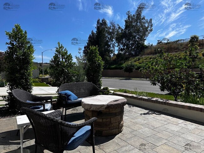 Building Photo - Luxury 5 bedroom, 3 bath home in Bonsall!