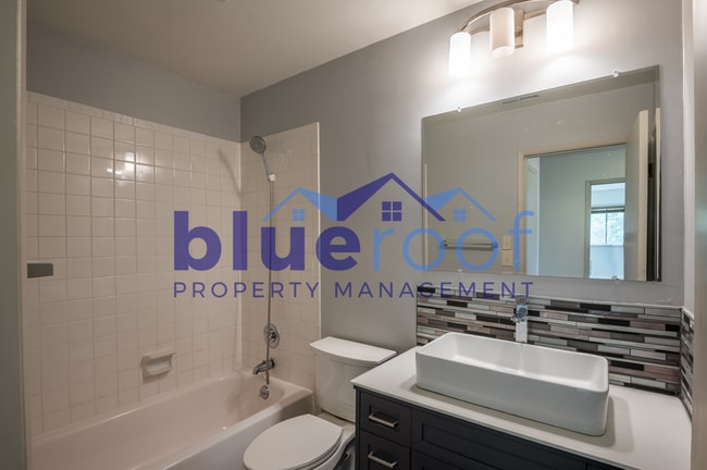 Building Photo - 13333 SE Mill St