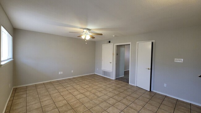 Building Photo - Balcones Heights 1 Bedroom Apartment Available Now