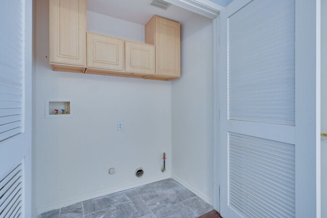 Building Photo - NW!! Gated!!! Clubhouse!!!Community Pool!!! 1st Floor Condo!!! Wood like floors!! No Carpet!!