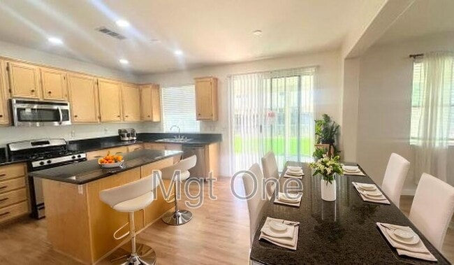 Building Photo - 15379 Avenida Fiesta