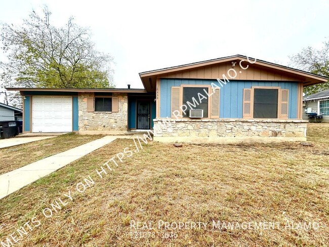 Primary Photo - AVAILABLE NOW! 3 Bedroom / 1.5 Bath Home N...