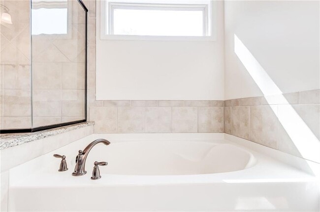 Building Photo - 3304 Ferncliff Ct