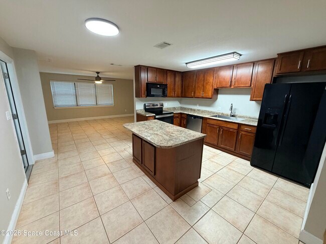 Building Photo - 625 Verbenia Dr