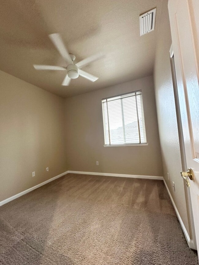 Building Photo - Beautiful Natomas Park Home – 5 Bed / 3 Bath, new interior paint, 2 story!