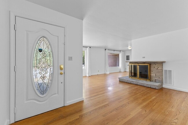 Building Photo - 4bd/2ba Seattle House