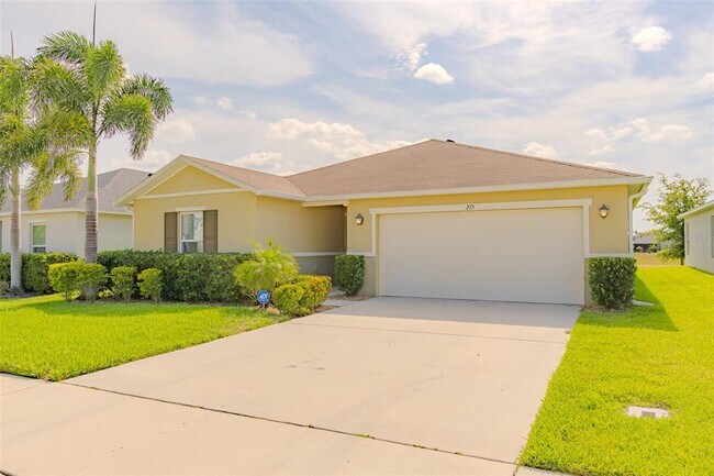 Building Photo - 275 Lake Lucerne Way