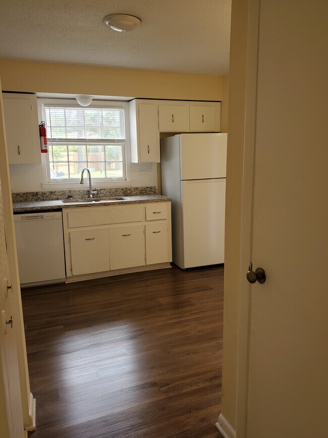 Building Photo - 2080 Kings Gate Cir SW
