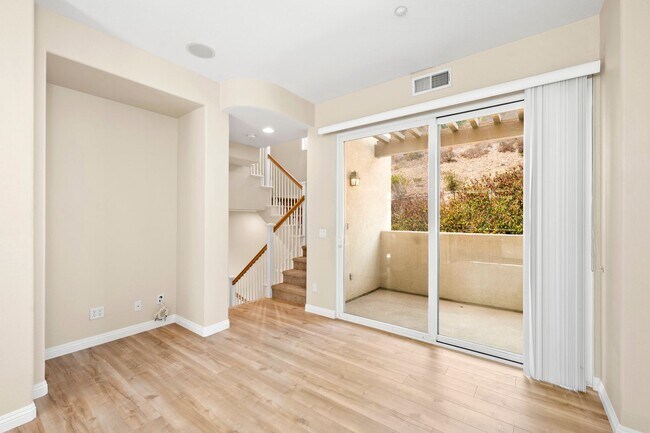 Building Photo - Mission Valley 3 Bedroom Townhome at Escal...