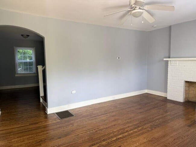 Building Photo - 710 W. Aycock St., Raleigh - Bev Roberts R...