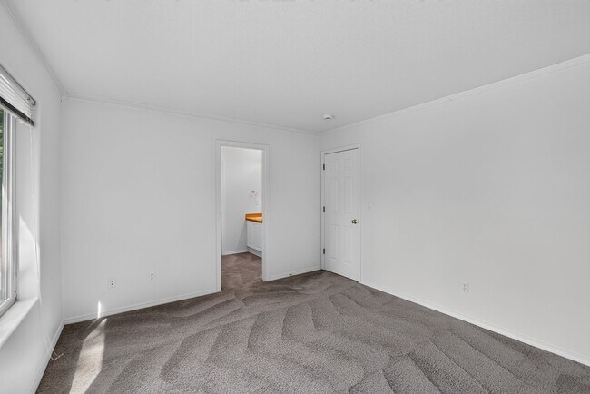 Building Photo - 5146 NE Schoeler Cir