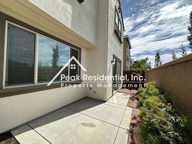 Building Photo - Beautiful Newer Elk Grove 3bd/2.5ba Home w...