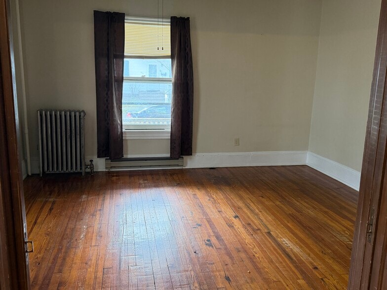 Family Room - 319 West St