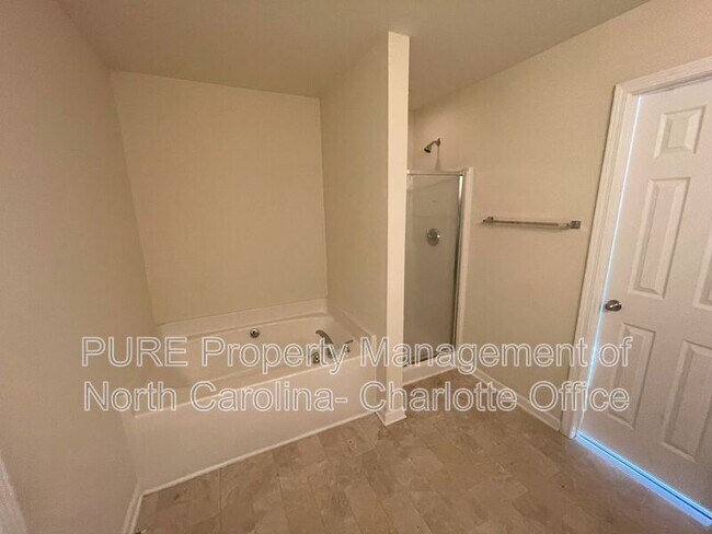 Building Photo - 705 Weeping Willow Dr