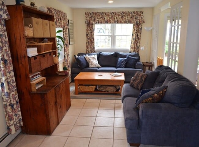 Building Photo - Winter Rental: Available Oct. 1-May 31 (Ut...