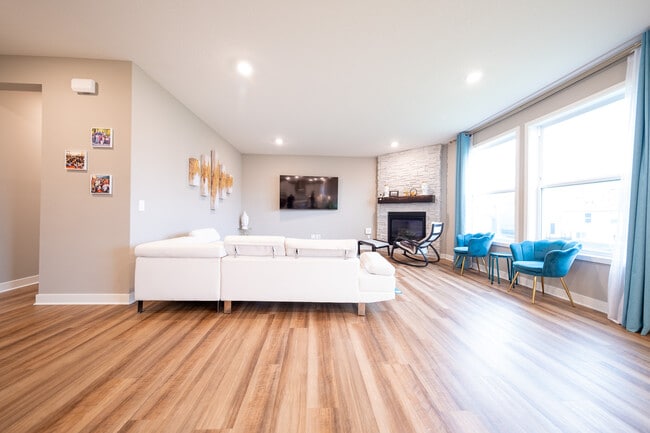 Building Photo - 18362 Greenstone Way